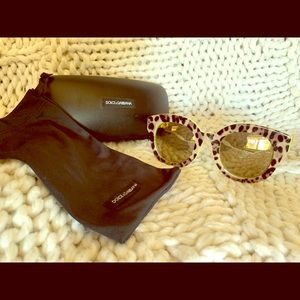 Dolce and Gabbana sunglasses 😎 leopard!!